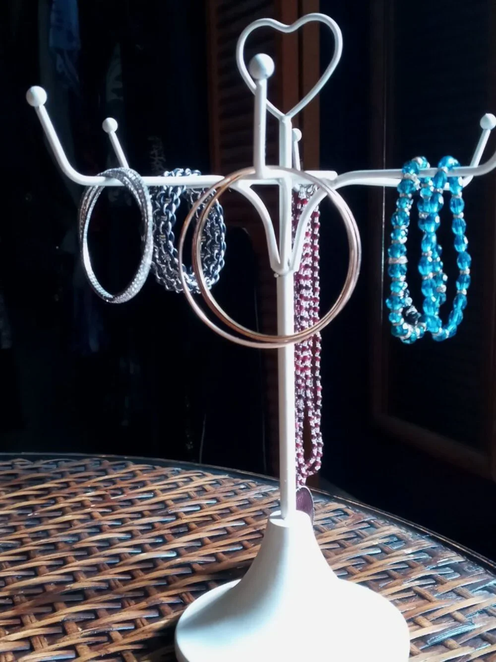 Cute White Retail/Home Metal Rotating Jewelry Display Stand Great Condition!